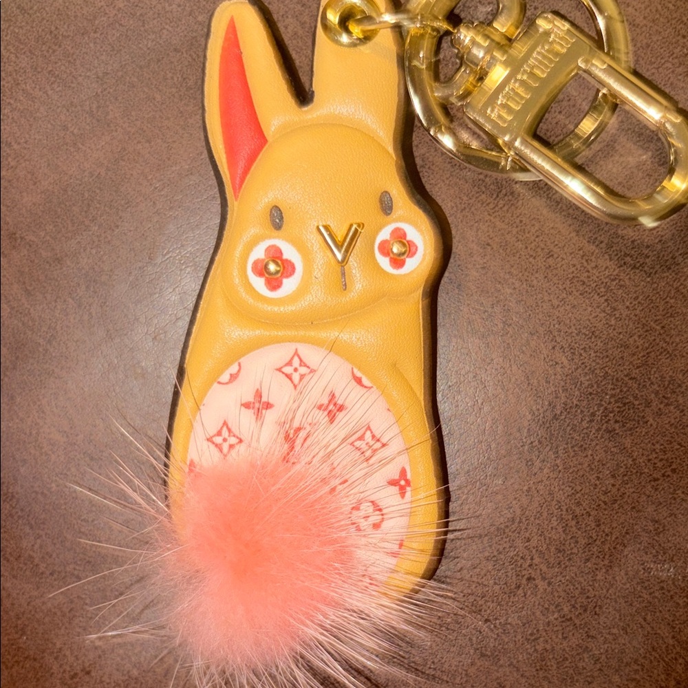 ✨💖🐰  LV (CUTEST!!!) Bag Charm   🆕🗝️💖